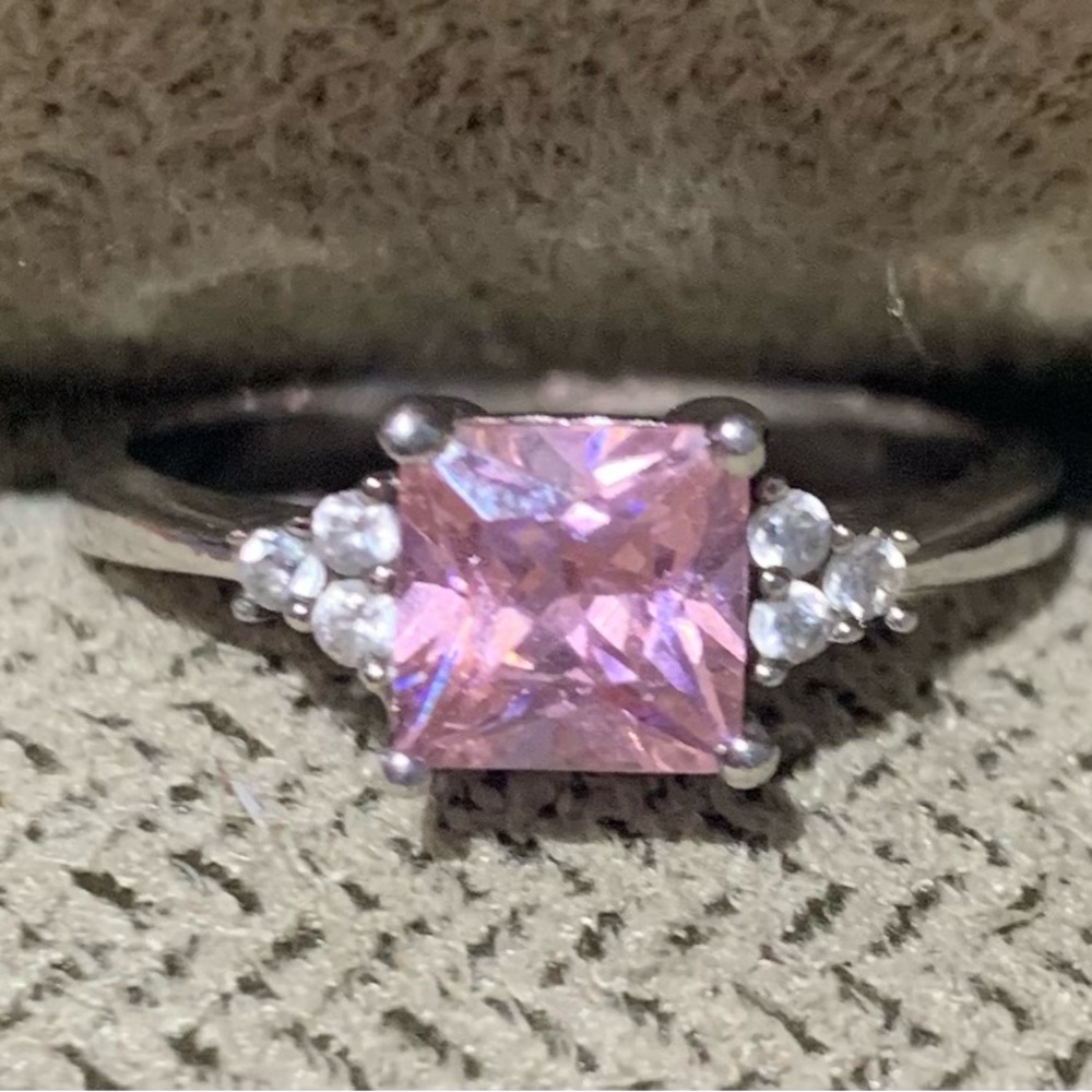 Fashion Princess Cut Pink Three Stone Mount Ring